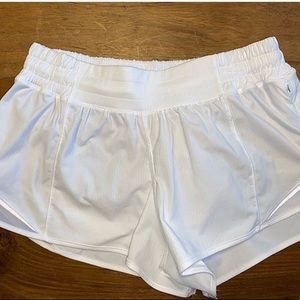 BRAND NEW WHITE LULU LEMON HOTTY HOT 2.5